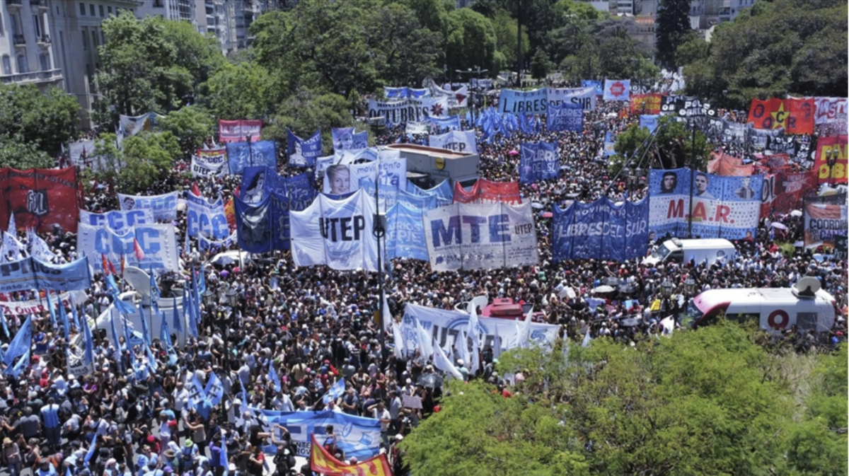 Thousands of Argentinian citizens protest for economic reform
